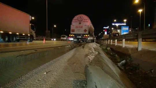 LPG yüklü tanker kaza yaptı, patlamaması faciayı önledi