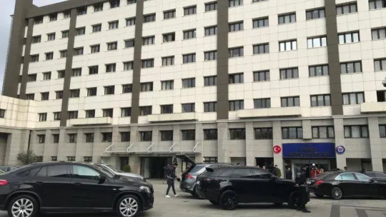 Lüks otomobil kaçakçılığıyla devleti 27 milyon lira zarara uğratan 37 kişi yakalandı