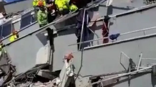 Maden işçileri Kahramanmaraş'ta 2 kişiyi enkaz altında sağ çıkardı