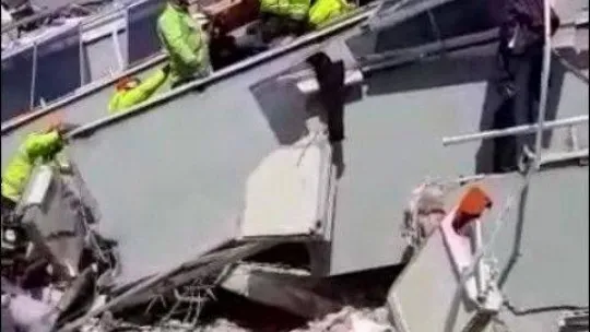 Maden işçileri Kahramanmaraş'ta 2 kişiyi enkaz altında sağ çıkardı