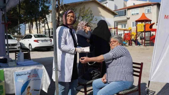 Mahalle sakinleri sağlık taramasında bir araya geldi