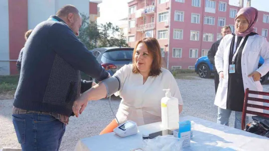 Mahalle sakinleri sağlık taramasında bir araya geldi