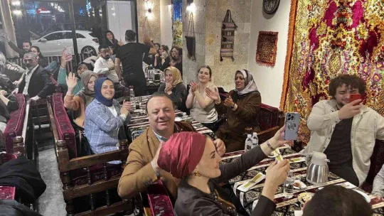 Mahmut Tuncer sıra gecesinde Bursalıları coşturdu