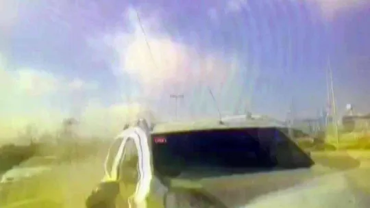 Makas atan araç faciaya neden oldu, önce çaptı, sonra otomobilin üzerine uçtu