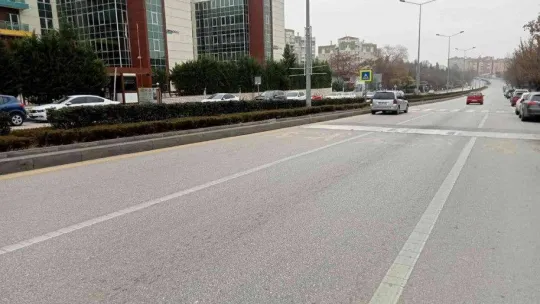 Makas atan trafik magandasının sebep olduğu kazada yaşlı kadın ezilmekten son anda kurtuldu