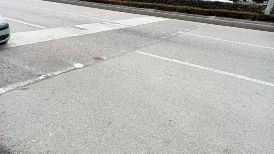 Makas atan trafik magandasının sebep olduğu kazada yaşlı kadın ezilmekten son anda kurtuldu