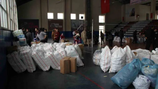 Malazgirt'te depremzedeler için yardım kampanyası