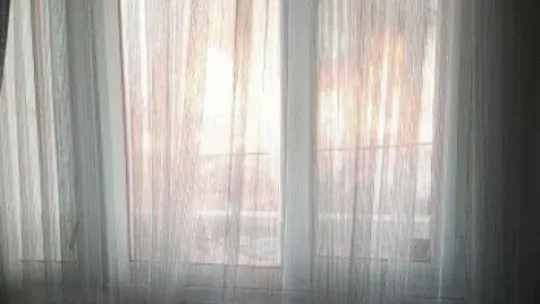 Maltepe'de 3 katlı binanın çatısı alev alev yandı