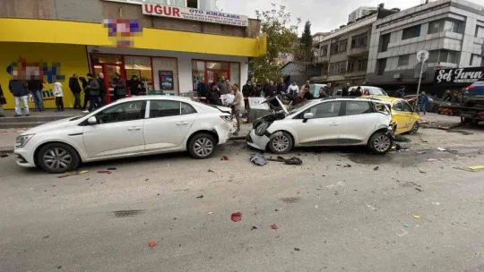 Maltepe'de 4 araçlı zincirleme kaza: 2 yaralı