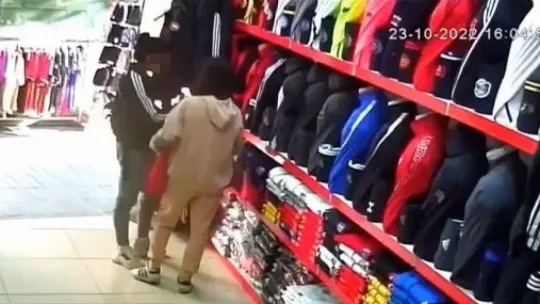 Maltepe'de 4 kadının hırsızlık oyunu: 2'si oyaladı, diğerleri çaldı