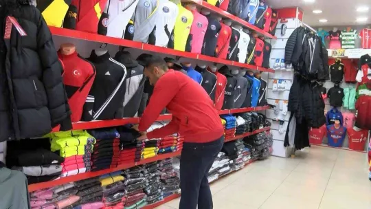 Maltepe'de 4 kadının hırsızlık oyunu: 2'si oyaladı, diğerleri çaldı