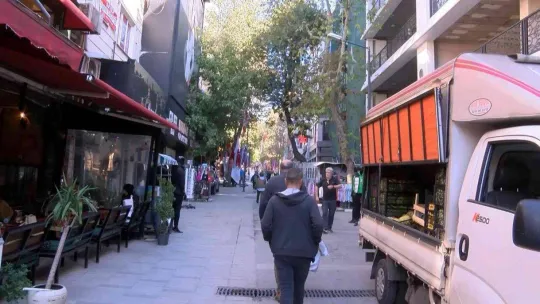 Maltepe'de 4 kadının hırsızlık oyunu: 2'si oyaladı, diğerleri çaldı