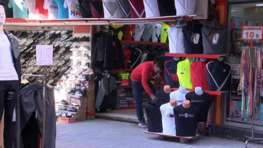 Maltepe'de 4 kadının hırsızlık oyunu: 2'si oyaladı, diğerleri çaldı