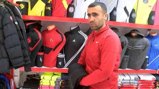 Maltepe'de 4 kadının hırsızlık oyunu: 2'si oyaladı, diğerleri çaldı