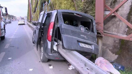 Maltepe'de bariyerler kaza yapan aracın önünden girip arkasından çıktı