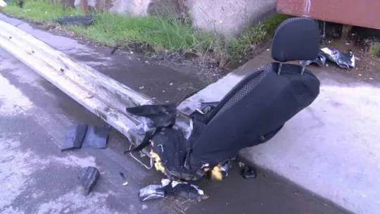 Maltepe'de bariyerler kaza yapan aracın önünden girip arkasından çıktı