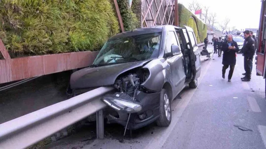 Maltepe'de bariyerler kaza yapan aracın önünden girip arkasından çıktı