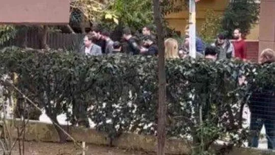 Maltepe'de hem kendine hem çocuğuna bıçak dayadı