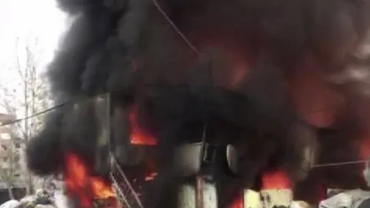 Maltepe'de işçilerin kaldığı konteyner alev alev yandı