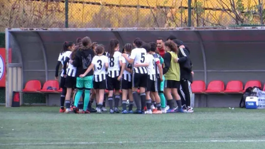 Maltepe'de kadın yönelik şiddete 'BJK-FB Farkındalık Maçı' ile dikkat çekildi