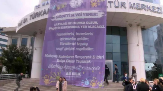 Maltepe'de kadınlar, kadına şiddete karşı el izlerini bıraktı