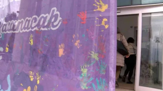 Maltepe'de kadınlar, kadına şiddete karşı el izlerini bıraktı