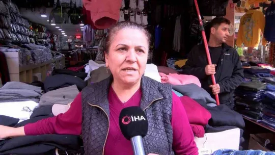 Maltepe'de mağazadan mont hırsızlığı kamerada