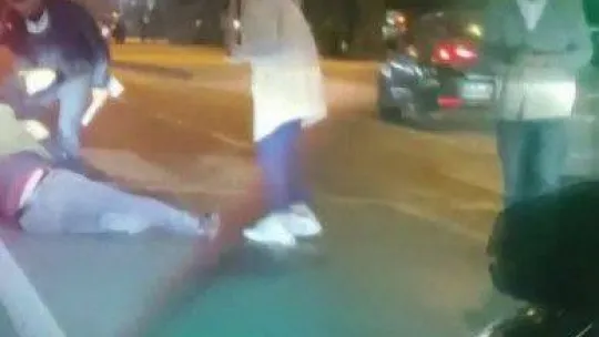 Maltepe'de sürücülerin yol ortasındaki yumruklu kavgası kamerada