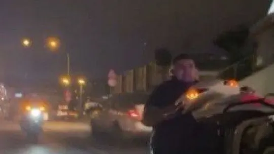 Maltepe'de tek teker üstünde çakarlı yolculuk kamerada