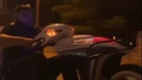 Maltepe'de tek teker üstünde çakarlı yolculuk kamerada