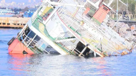 Maltepe sahilde batan gemi 7 milyon liraya satışa çıkarıldı