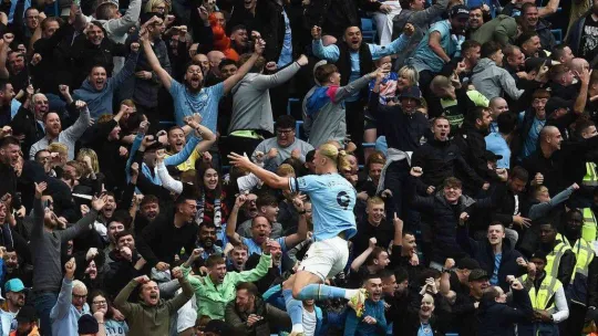 Manchester derbisinde City'den gövde gösterisi