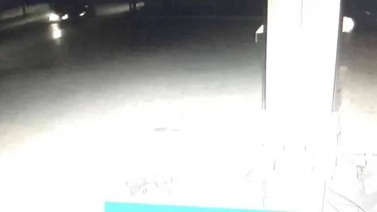 Manevra yapan otomobile çarpınca akaryakıt istasyonuna daldı, alev aldı