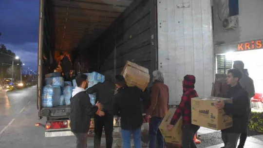 Manisa AK Parti depremzedeler için seferber oldu