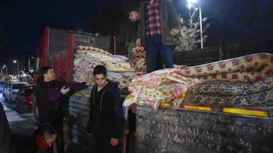 Manisa AK Parti depremzedeler için seferber oldu