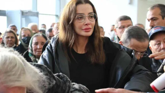 Manken Özge Ulusoy'un babası için Ankara'da cenaze töreni düzenlendi