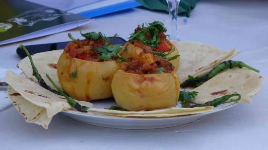 Mankenler değil, ayvalar yarıştı