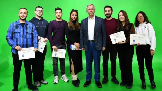 Mansur Yavaş Techbridge Akademi Sertifika Töreninde gençlerle buluştu