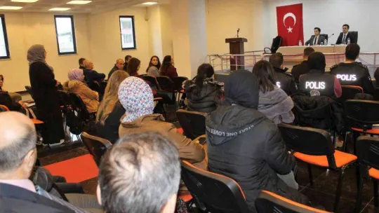 Manyas'ta kadına şiddete karşı mücadele toplantısı yapıldı