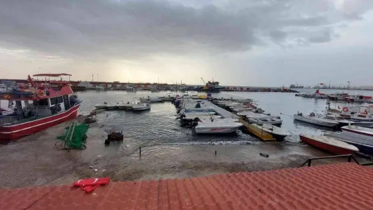 Marmara'da lodos şiddetini artırdı