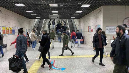 Marmaray'da seferlerin durma sebebi belirlendi: Yolculardan biri yangın butonuna bastı