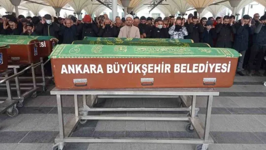 Menderes'in idamını fotoğraflayan İsmail Şenyüz son yolcuğuna uğurlandı