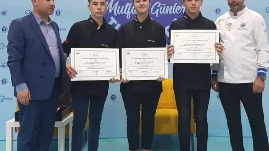 Meslek lisesi öğrencileri 19. İstanbul Gastrofest Gastronomi Festivali'nde ikinci oldu