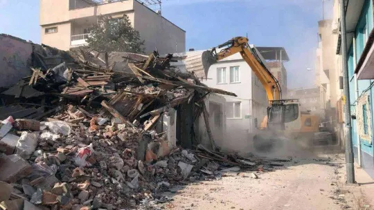 Metruk binalar huzur ortamı için yıkılıyor