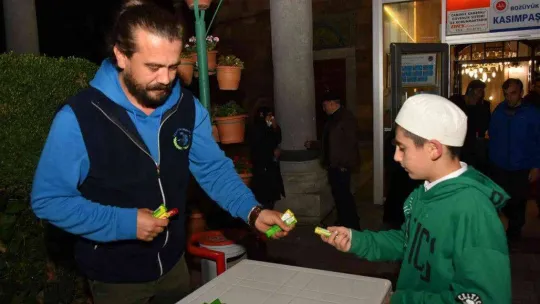 Mevlid Kandili'nde şekerler Bozüyük Belediyesi'nden