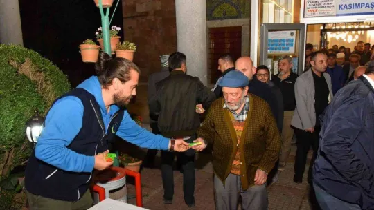 Mevlid Kandili'nde şekerler Bozüyük Belediyesi'nden