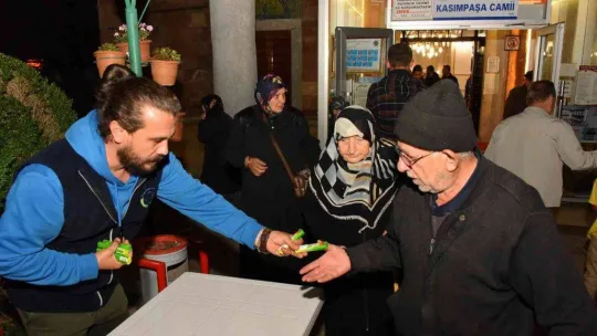 Mevlid Kandili'nde şekerler Bozüyük Belediyesi'nden