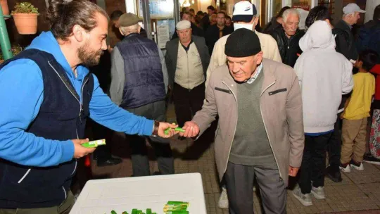 Mevlid Kandili'nde şekerler Bozüyük Belediyesi'nden