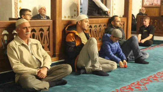 Mevlit Kandili'nde eller semaya açıldı