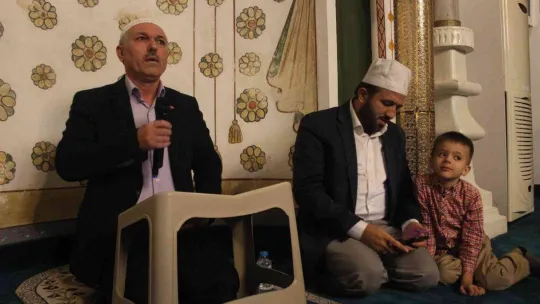 Mevlit Kandili'nde eller semaya açıldı